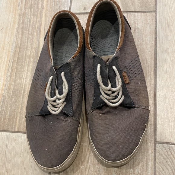 Reef Shoes Very Worn Mens Reef Shoes Poshmark
